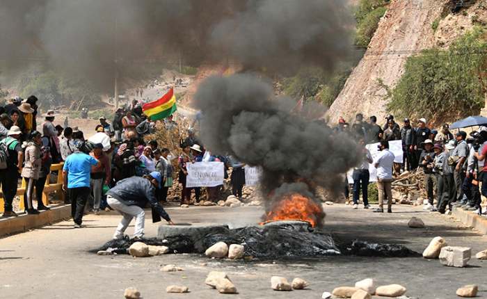 Crecen Las Protestas Y Bloqueos Evistas En Bolivia Clae