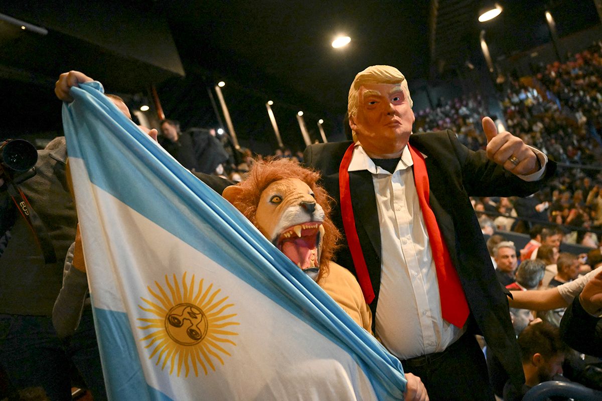 25 de Mayo en Argentina Panic Show y crisis diplomática con España