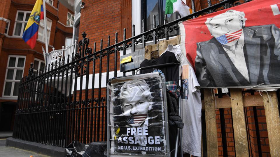 gb assange carteles