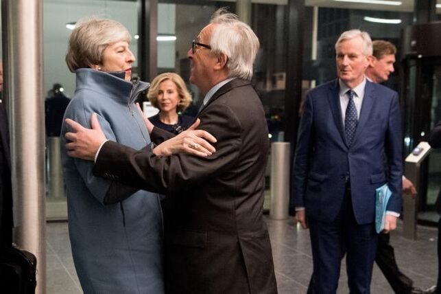 ue Jean-Claude-Juncker-Theresa-May