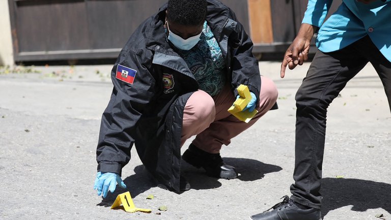 haiti policias buscan pistas