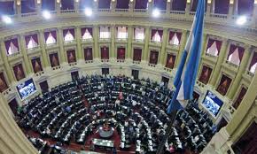 Imagen del artículo: Inicio de sesiones legislativas en Argentina: motosierra, represión y circo